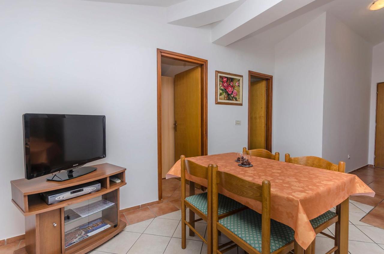 Apartments Villa Estella Srima Buitenkant foto